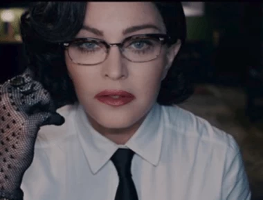 Η Μαντόνα σε λουτρό αίματος στο νέο της κλιπ (βίντεο)